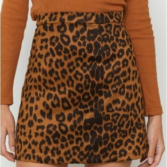 WILDSIDE leopard Print Mini Skirt - Picture 9 of 10